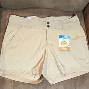 NWT!!!Saturday Trail Short by Columbia. Khaki. Size 10. Inseam 5”. Omniwick